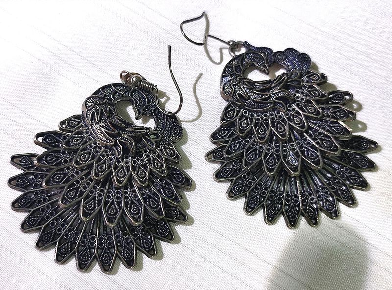 Hangy Earrings (Picock Theam Based)