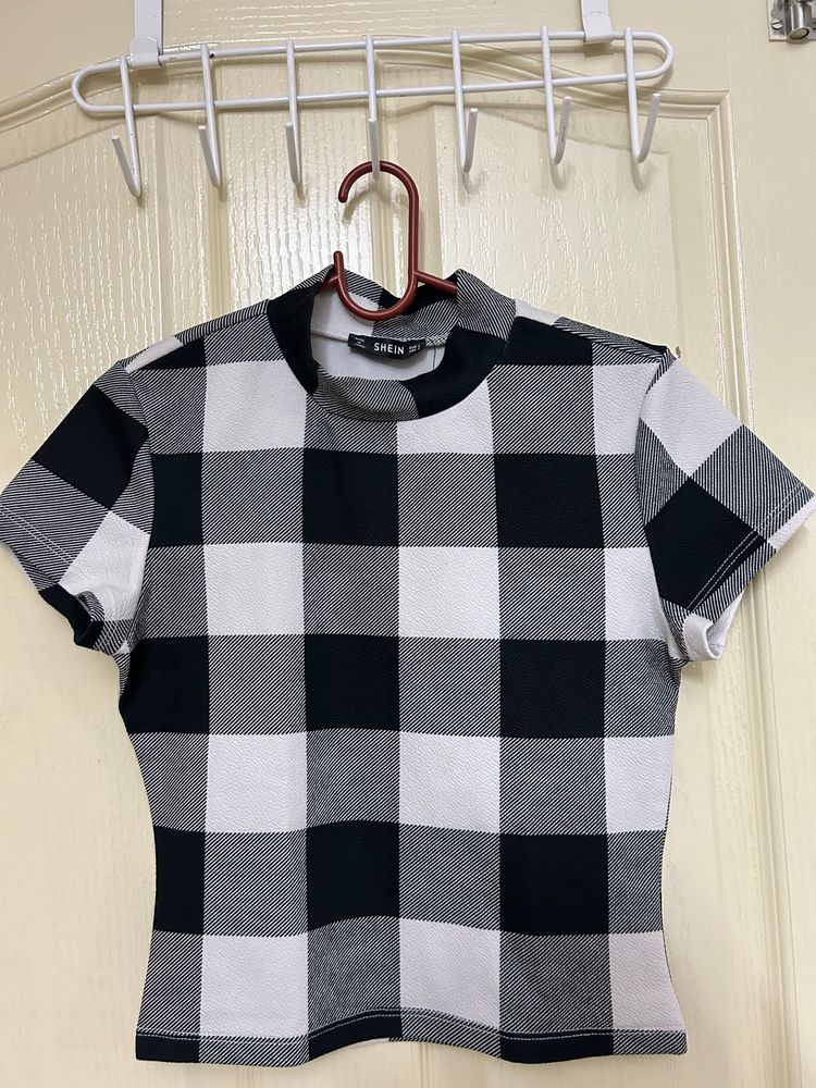 SHEIN Black And White Plaid Short Sleeve Top With High Neck Size S