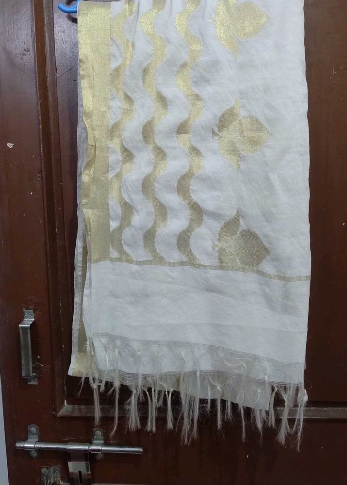 Elegant White &amp; Gold Dupatta