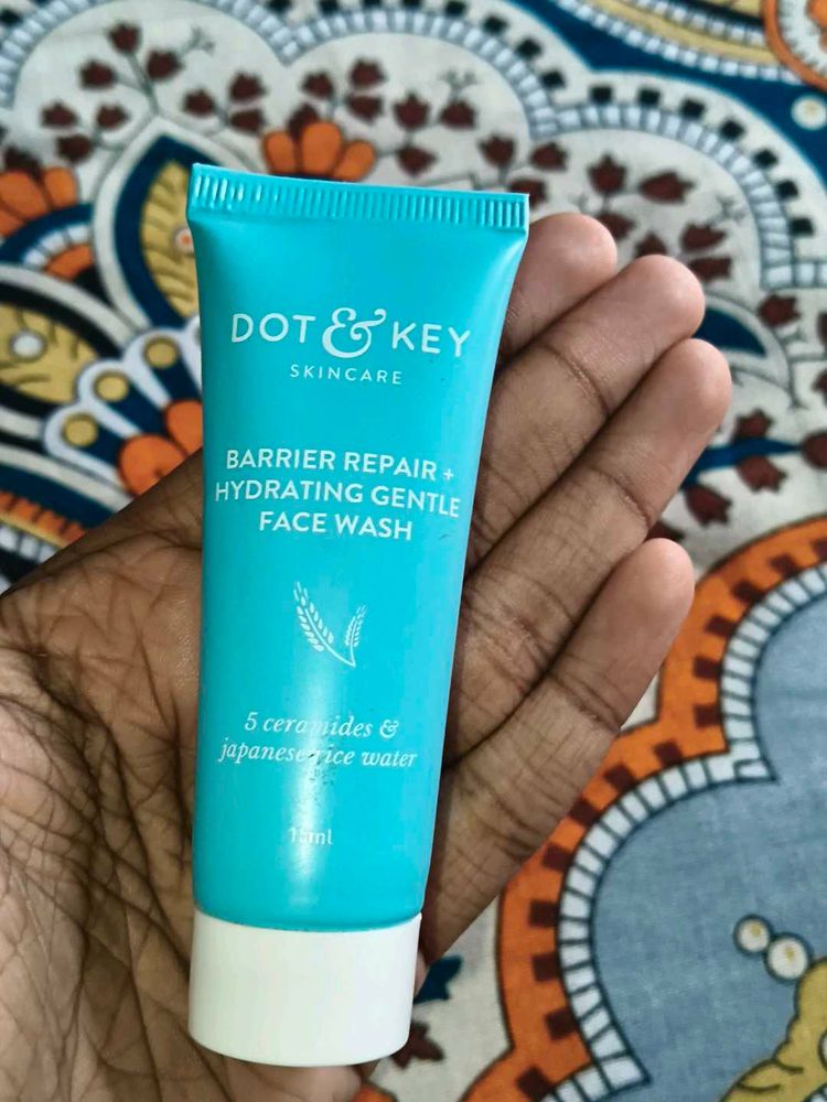 Dot &amp; Key Face Wash