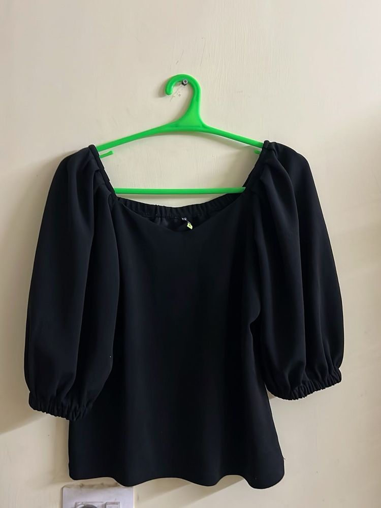 Tokyo Talkies black Sweetheart Neck Top