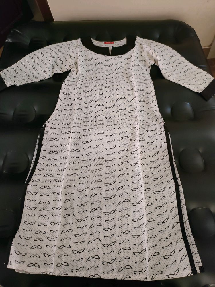 *Price Drop* White With funky Black Print Kurt