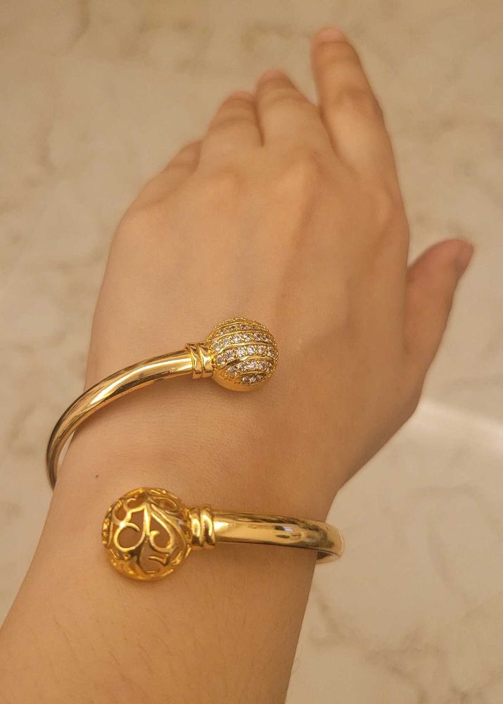 Twisting Gold Color Bangle