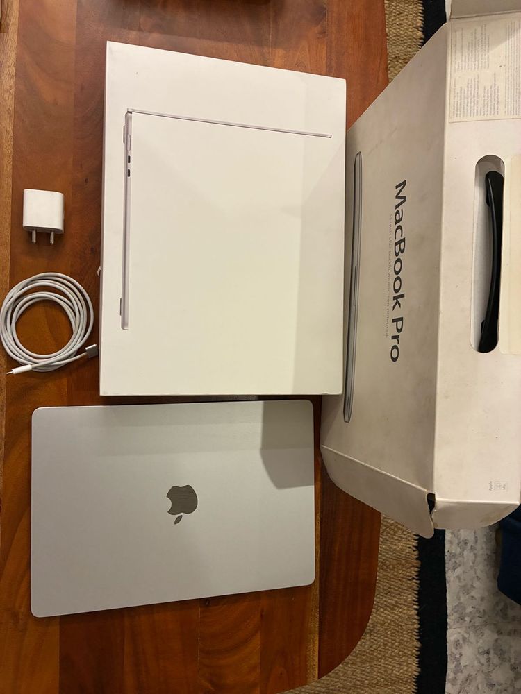 MacBook Air 15” (M2, 2023) – Silver