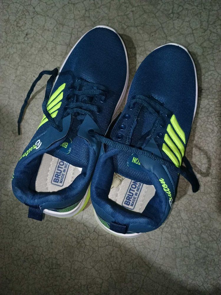 Bruton Navy &amp; Green Sports Shoes (Unused)