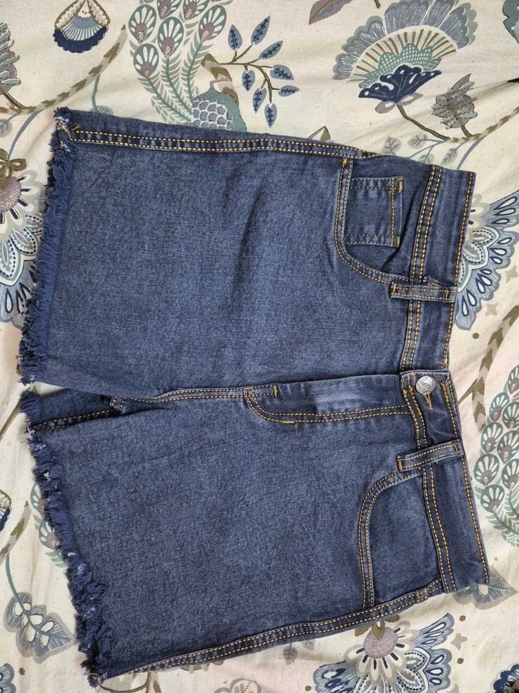 Frayed Hem Denim Shorts