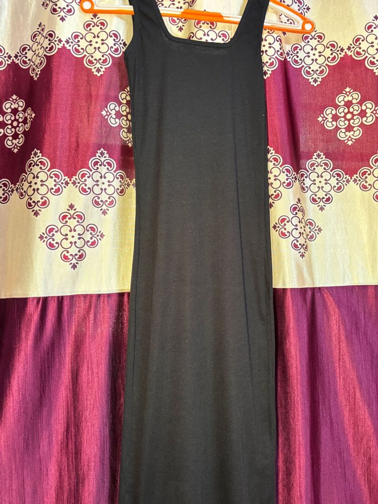 Black Sleeveless Dress