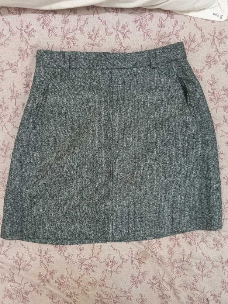 Black &amp; Grey Mini Skirt – Trendy &amp; Lightly Worn!