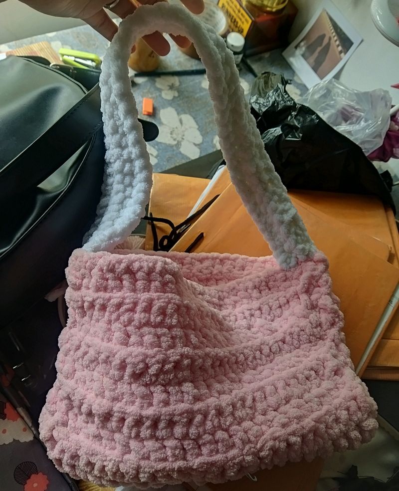 pink-crochet-bag