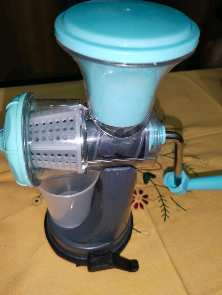 Mini Hand Juicer