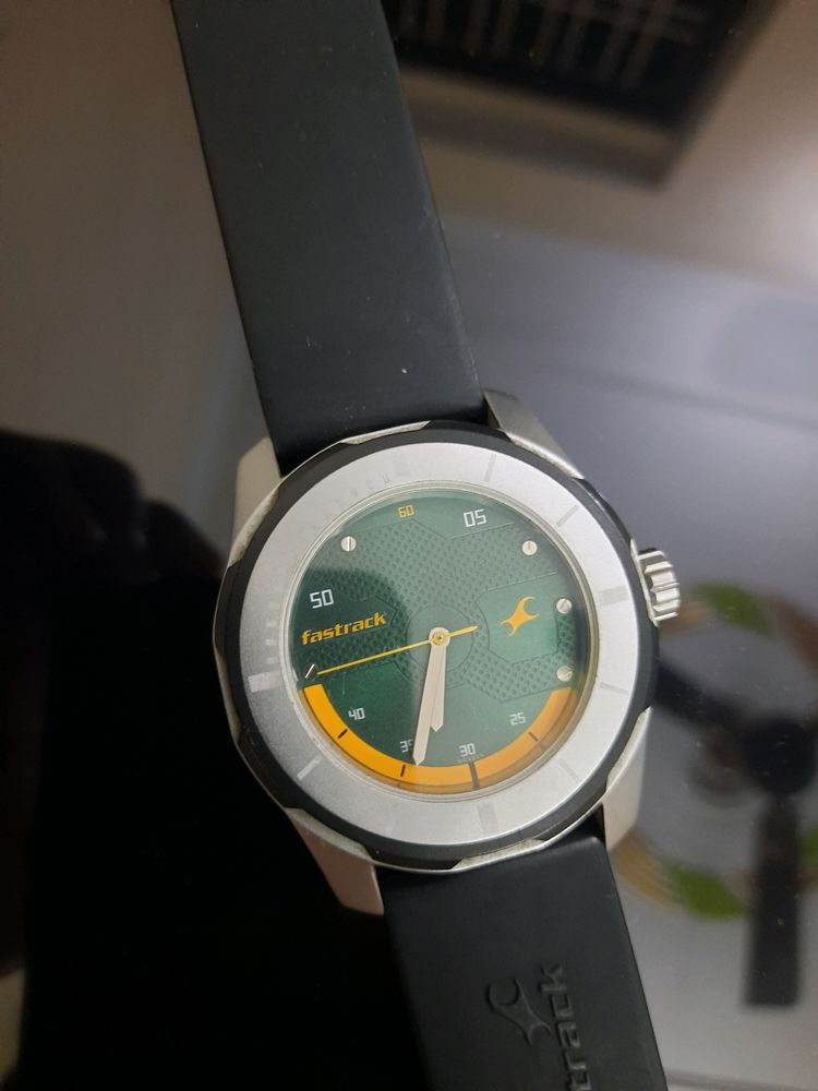 FastTrack Analog Unisex Watch ⌚