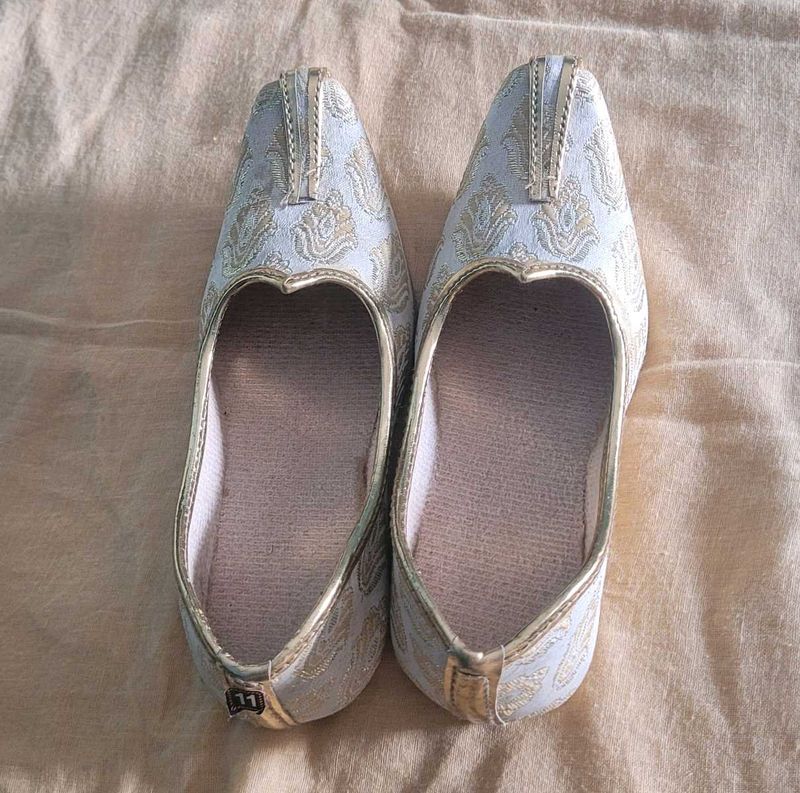White &amp; Gold Jutti for boys