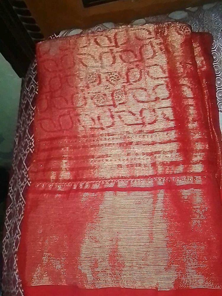 Red &amp; Gold Paterned Saree