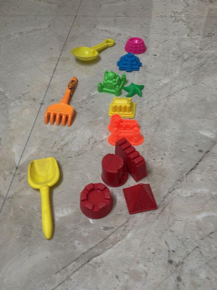 Sand castle building Toy Set of 14