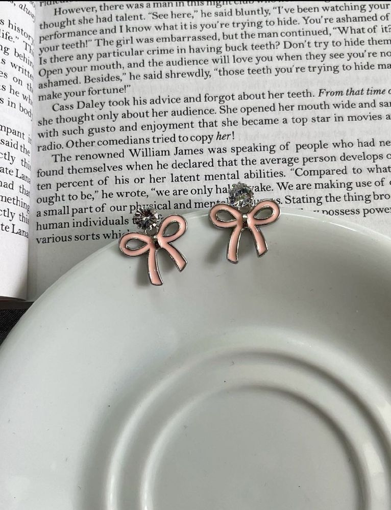 Bow Earring