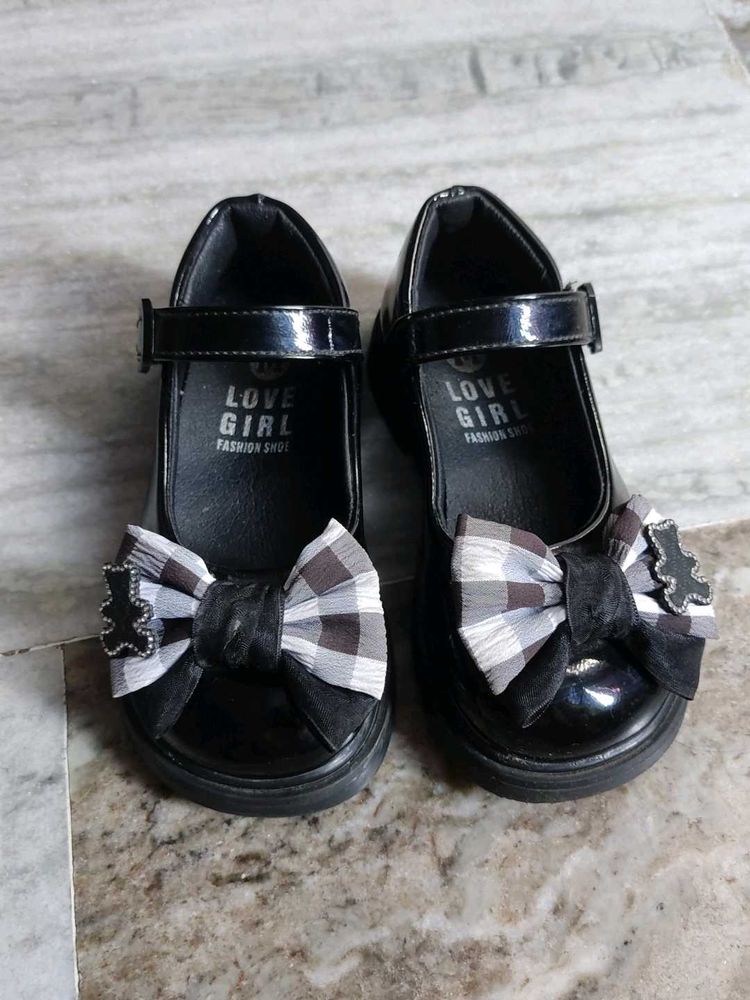 Cute Girl&#39;s Shoes with Bow