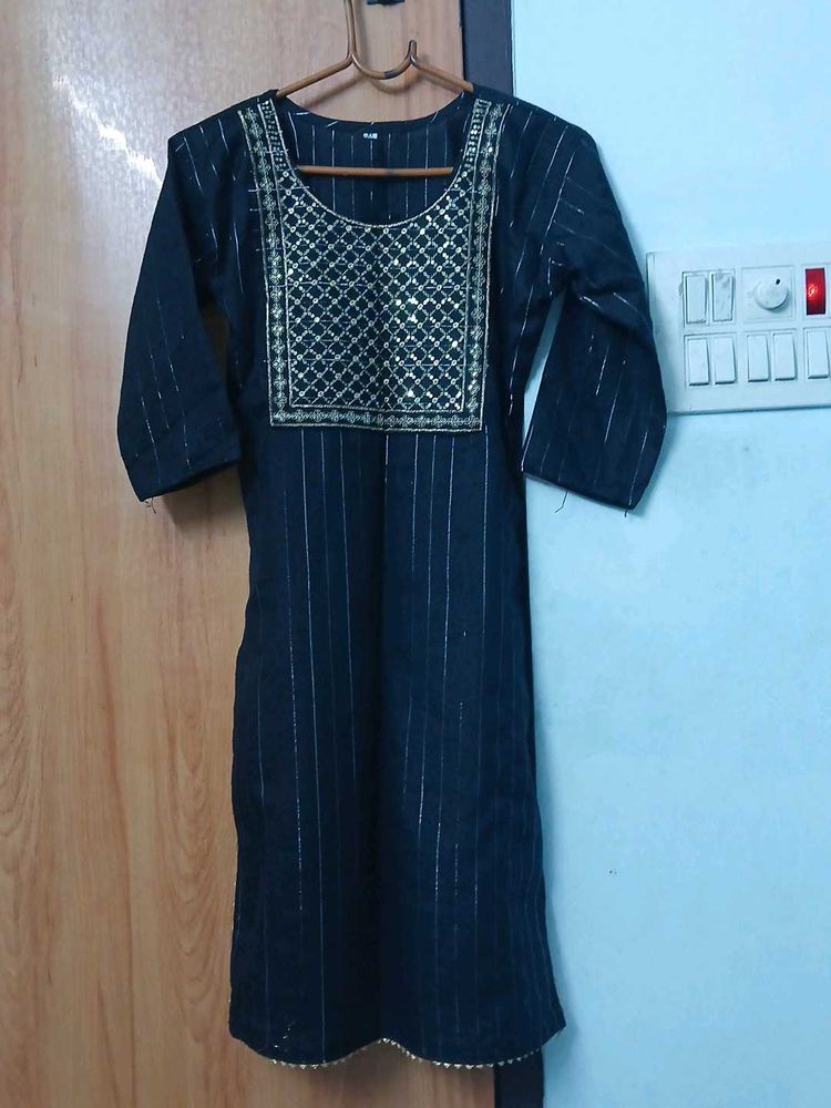 Elegant Black &amp; Gold Kurti