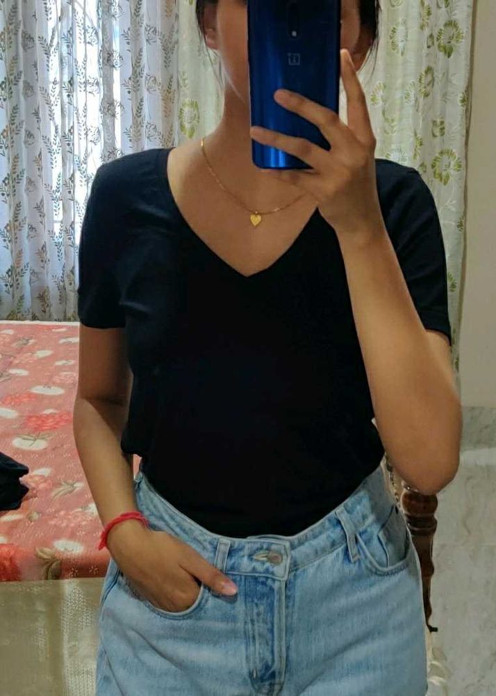 V-Neck Tshirt Black