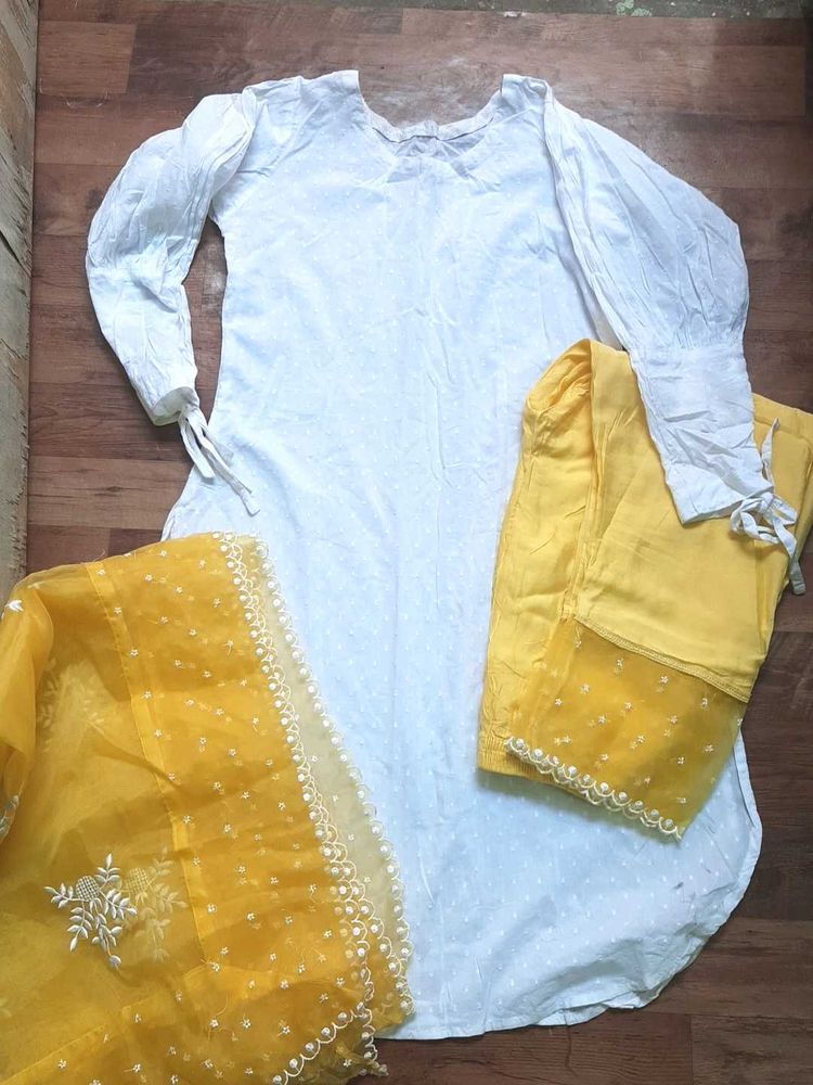 Kurta Set Of 3 💛🤍
