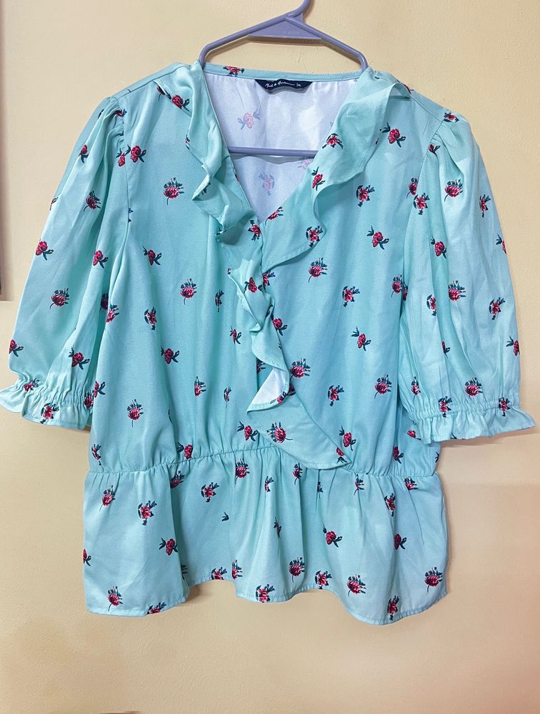 Green Top With Short Sleeves