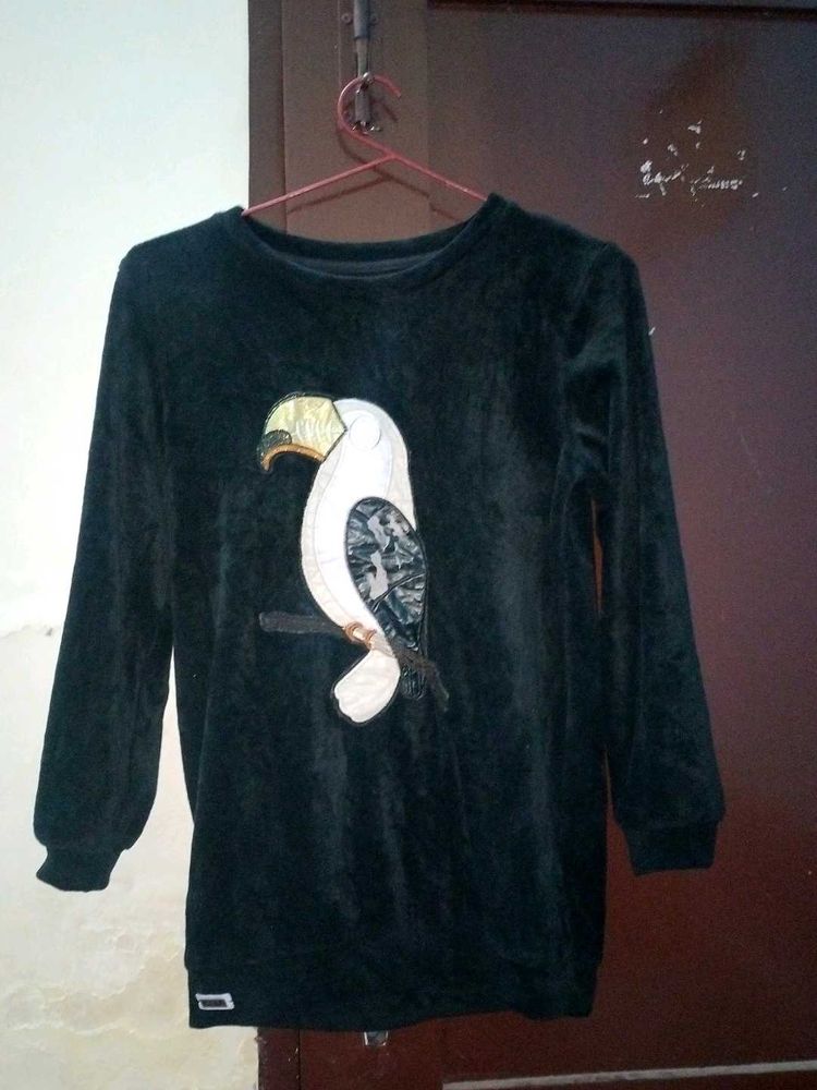 Stylish Black Sweatshirt