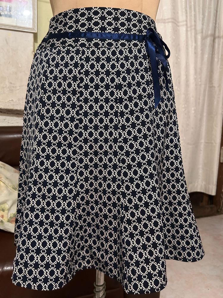 Navy &amp; White Patterned Skirt💙🤍