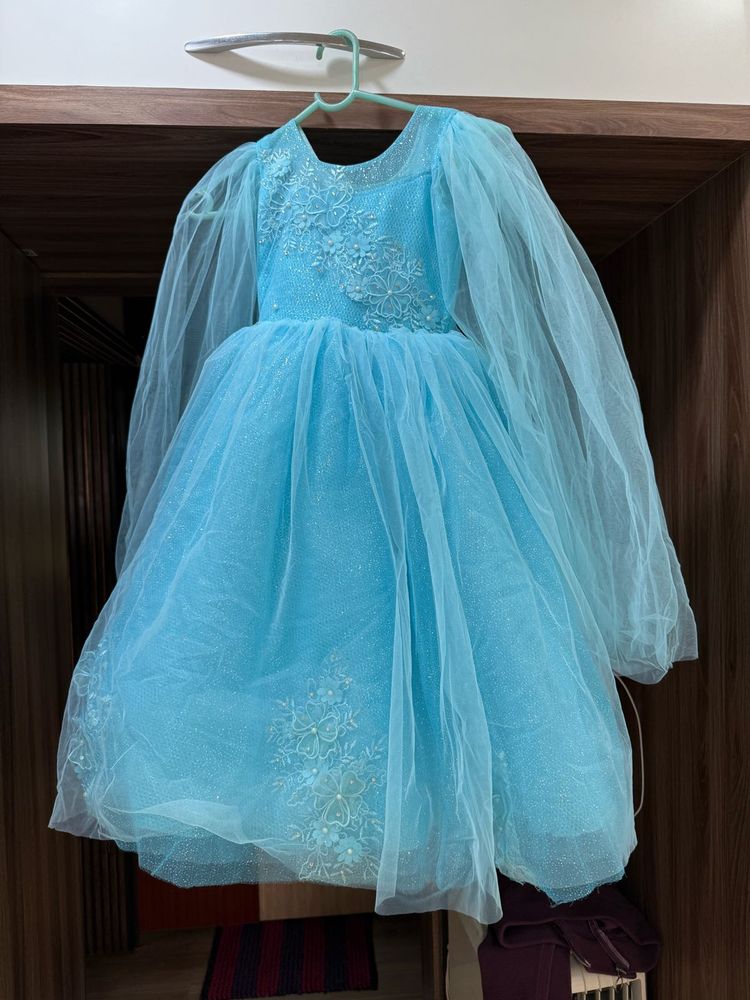 Girl&#39;s Blue Dress