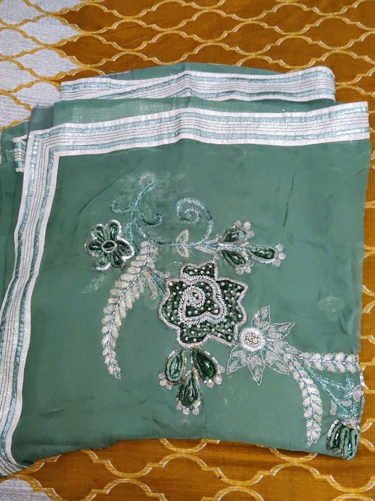 Embroidered Green Saree With Blouse Piece