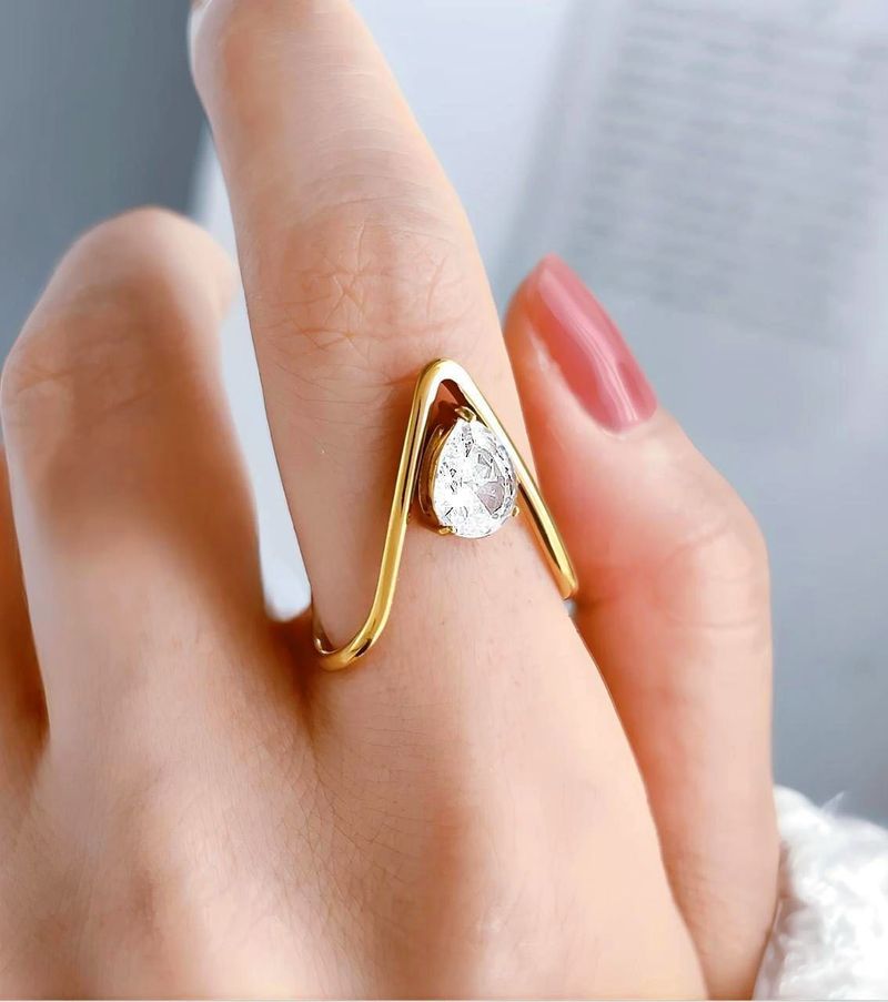 V-shaped Ring With Stone Anti-tarnish