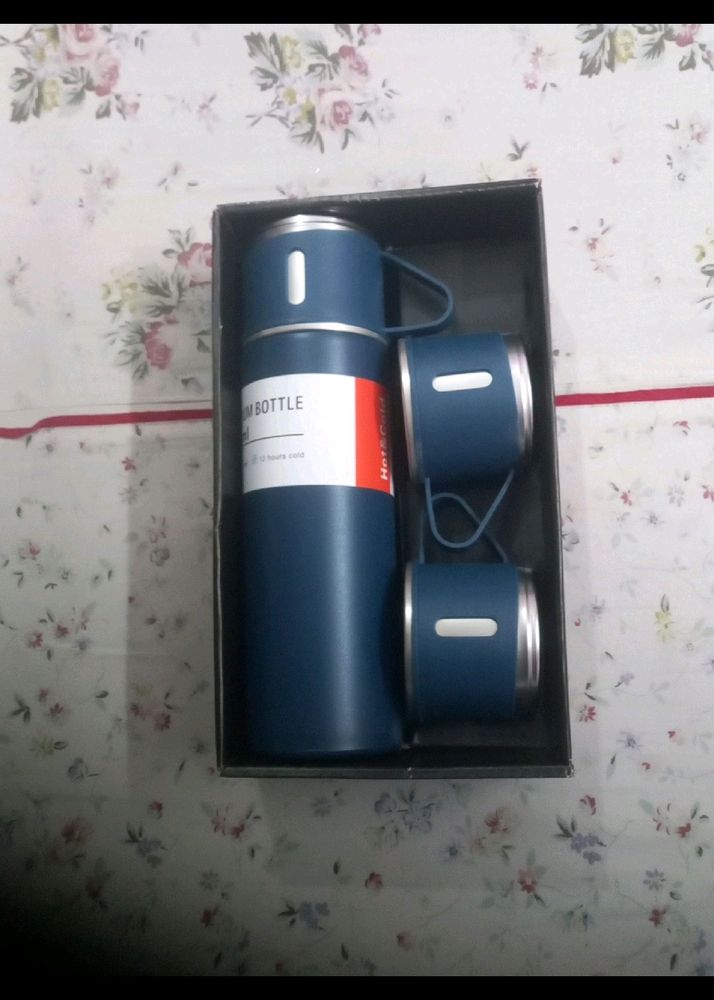 Flask With 2 Cups