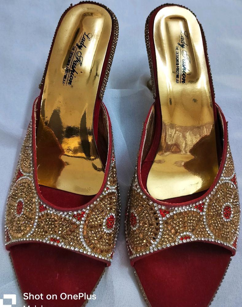 Prize Drop.. Sandals.. Brand New