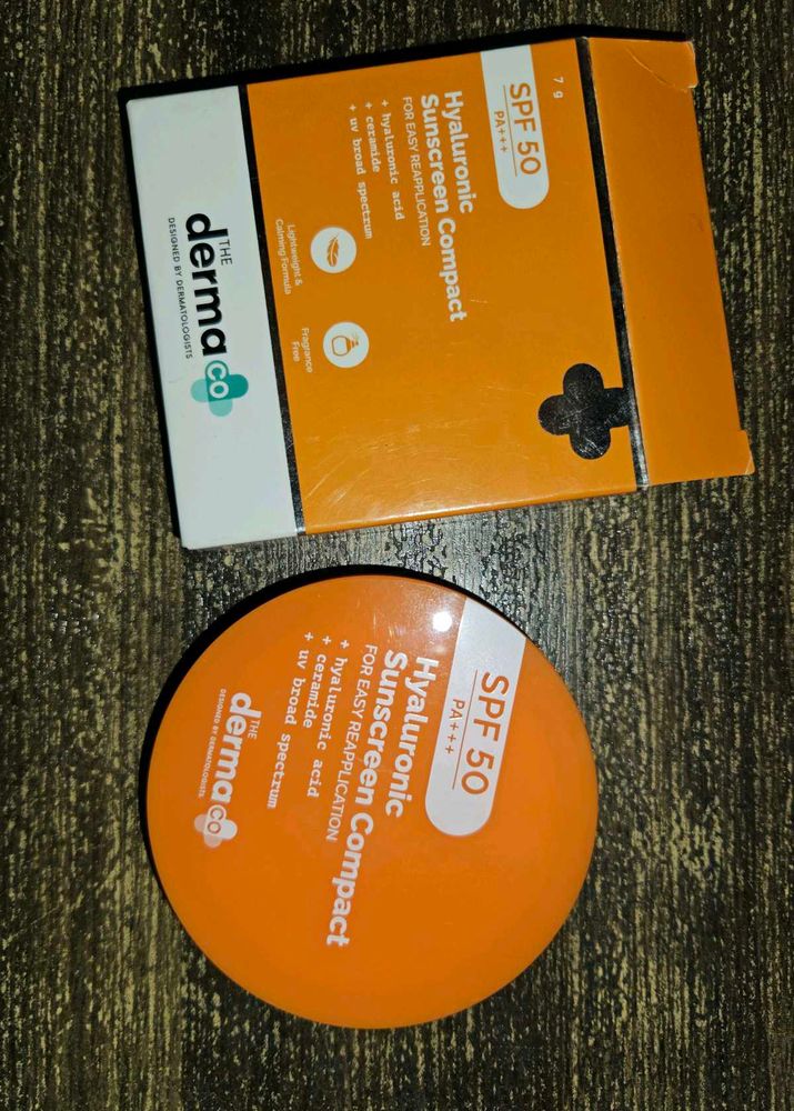 The Derma Co Hyaluronic Sunscreen Compact 🧡💫