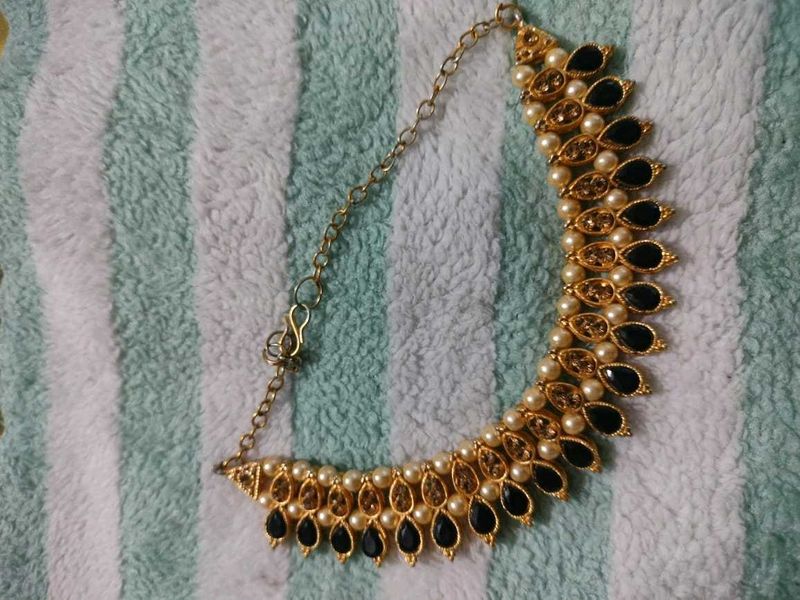 Elegant  Necklace with Artistic Stone Design