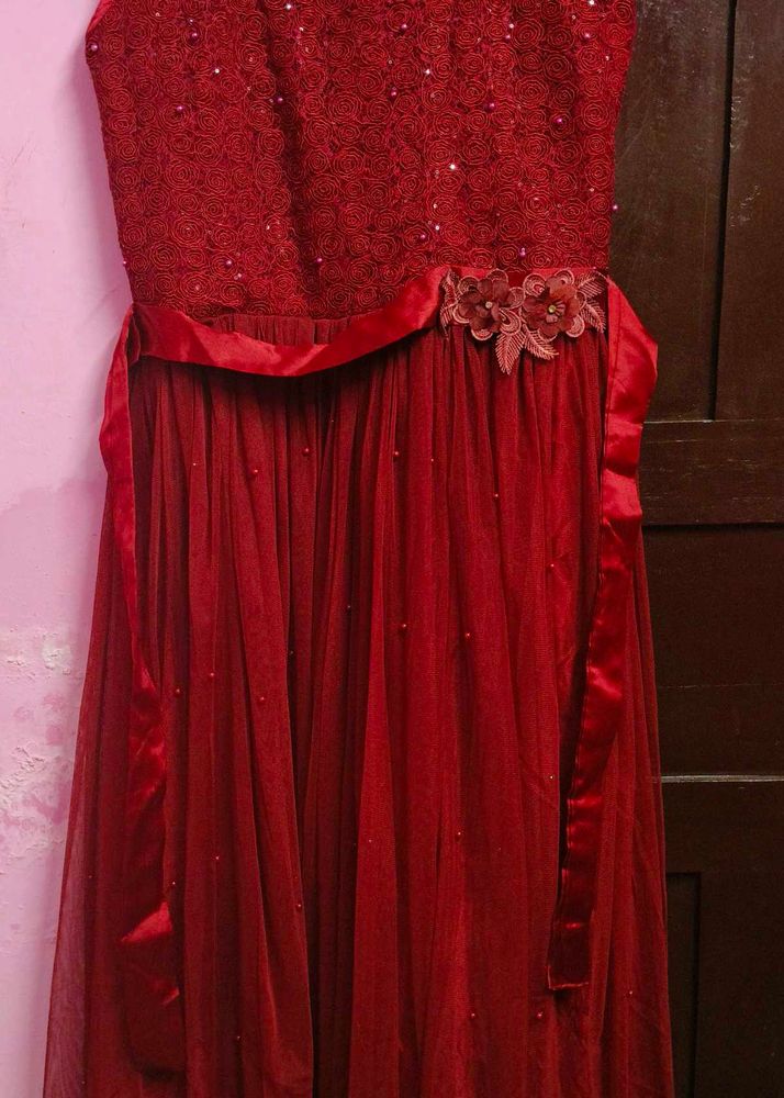 Sleeveless Party Wear Gown