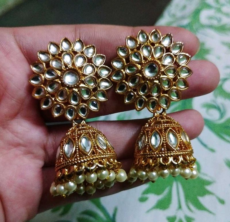 Elegant Kundan Jhumka Earrings