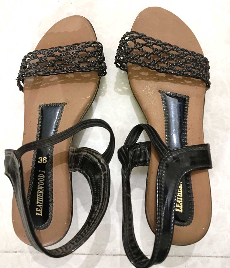 Leatherwood I Black Sandals