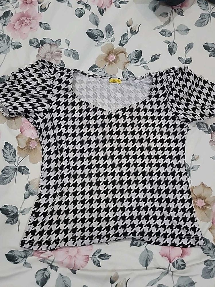 Houndstooth Puff Sleeve Top