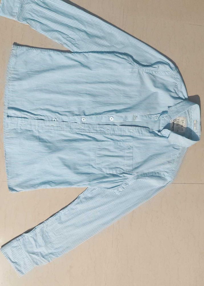 A Striped Shirt Man //Bule Stripe On White//
