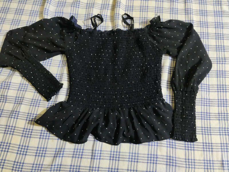 Black Off Shoulder Top😍