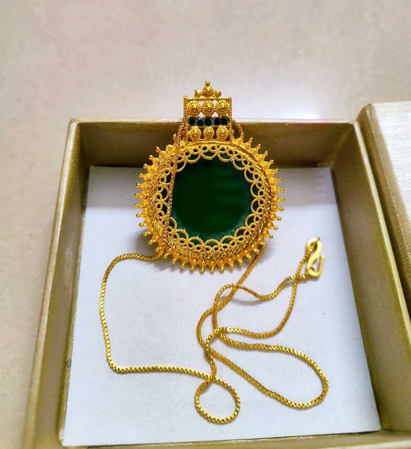 Green Stone Gold Necklace