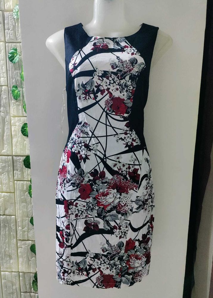Elegant Sleeveless Floral Bodycon Dress