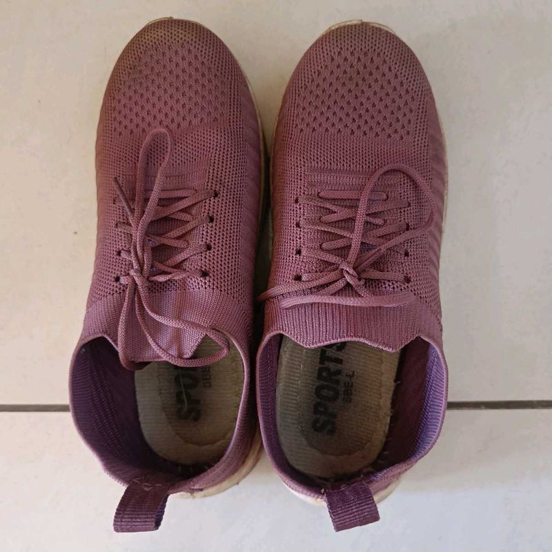 Casual mauve sneakers
