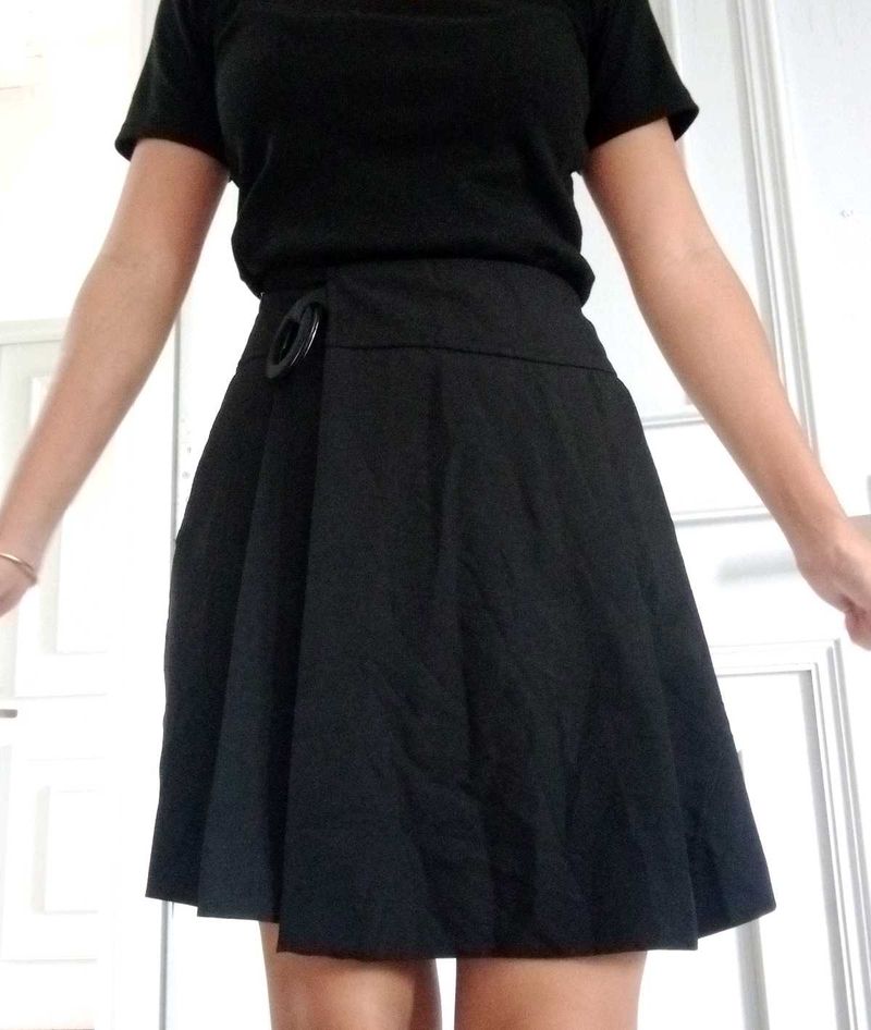 Chic Black Skirt