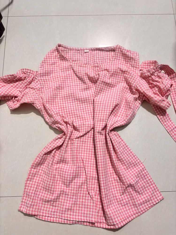 ˚˖𓍢🩰✧˚.🎀༘⋆Pink Gingham Cold Shoulder Top