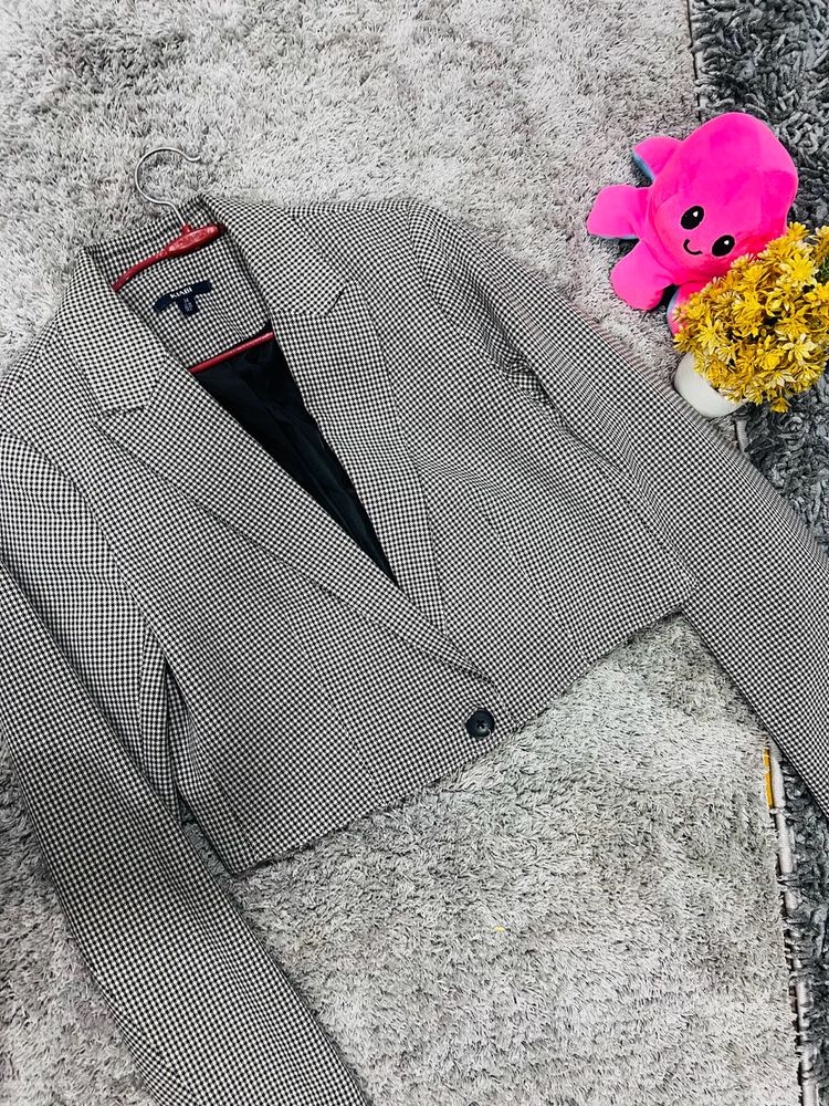 Comfortable And Soft Houndstooth Cropped Blazer