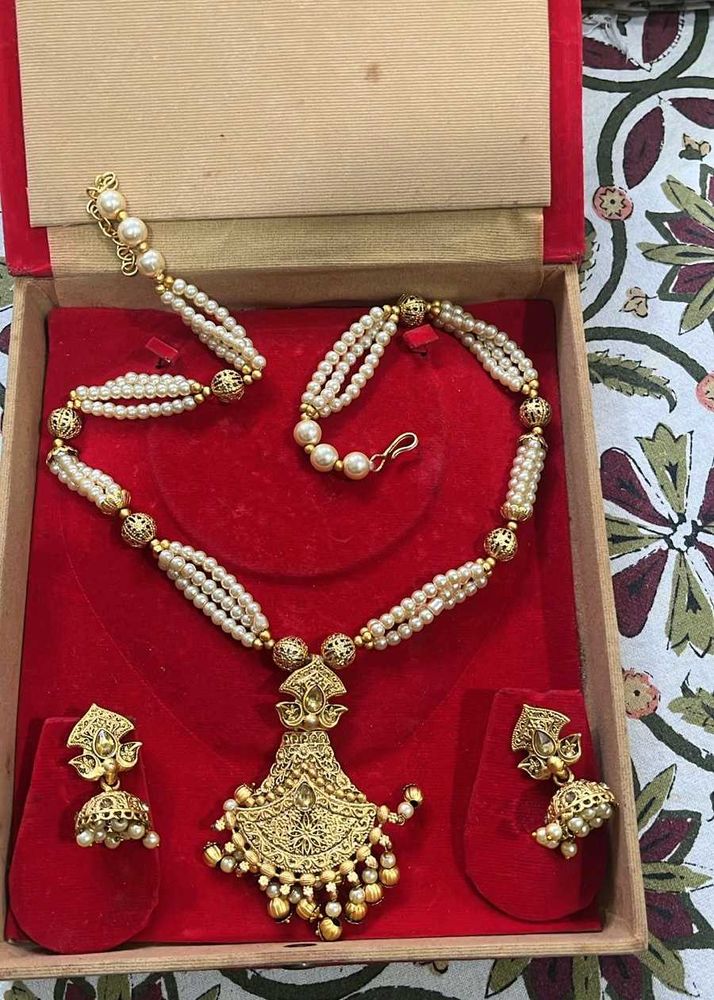 Pearl Necklace Set