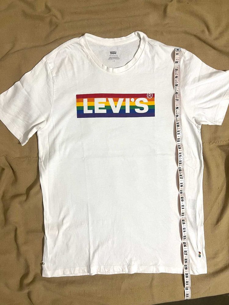 Brand New Levi&#39;s White Tshirt For Men