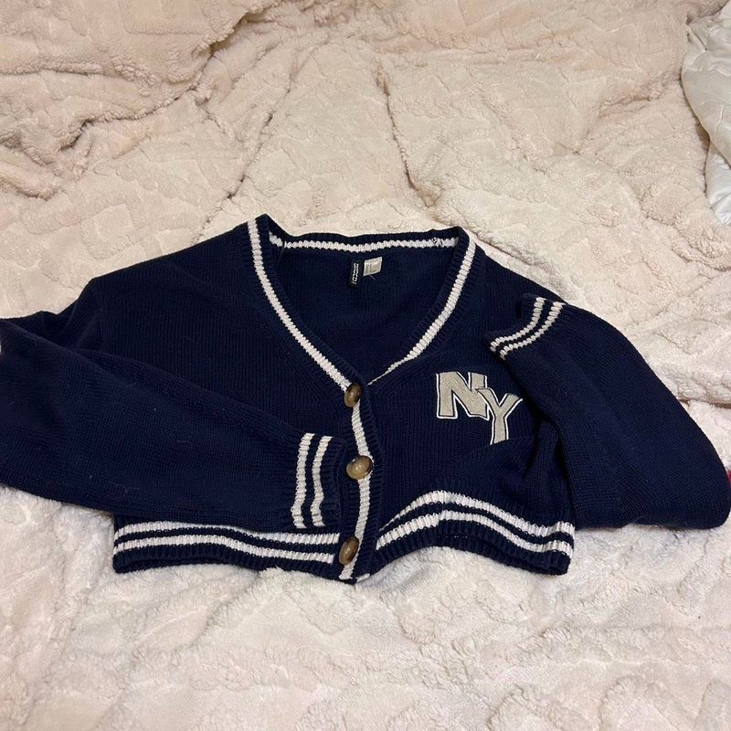 H&amp;m Sweater Cardigan With Price Tag.