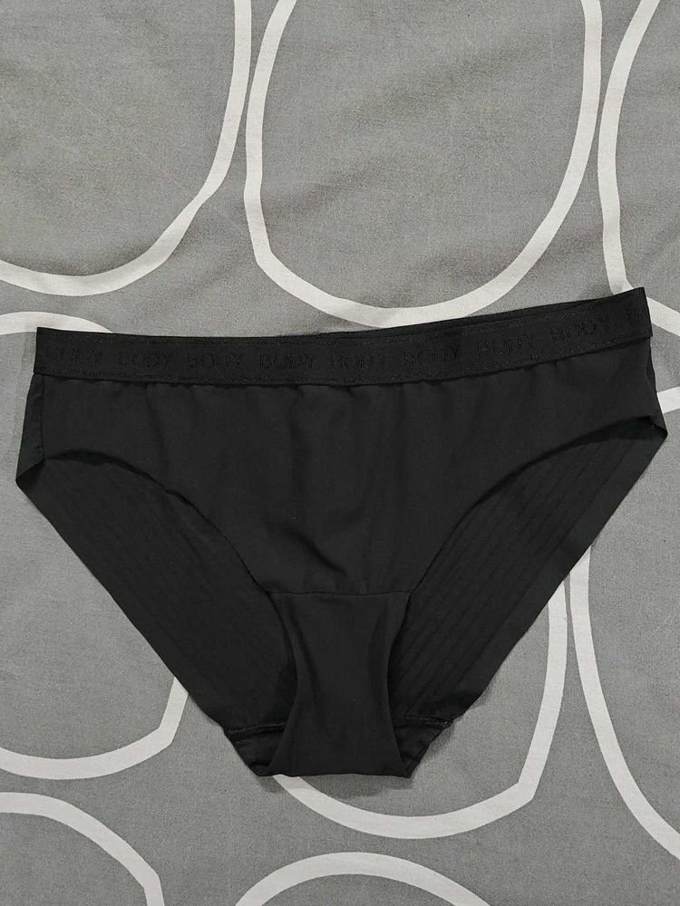 Black M&amp;S - 32