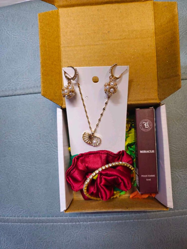 Buget Gift Hamper For Every Occasion